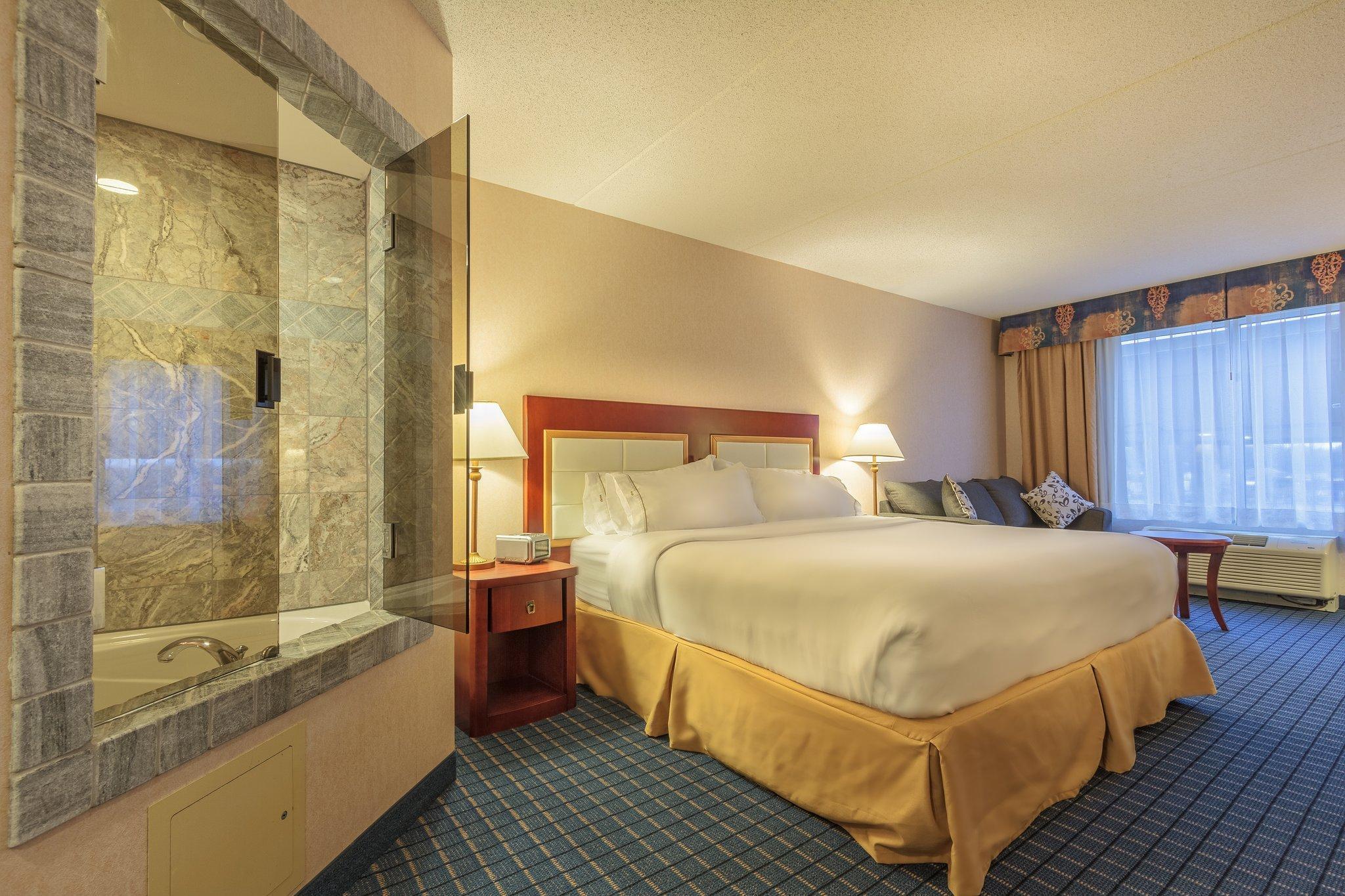 Holiday Inn Express & Suites - Belleville, An Ihg Hotel Exterior foto