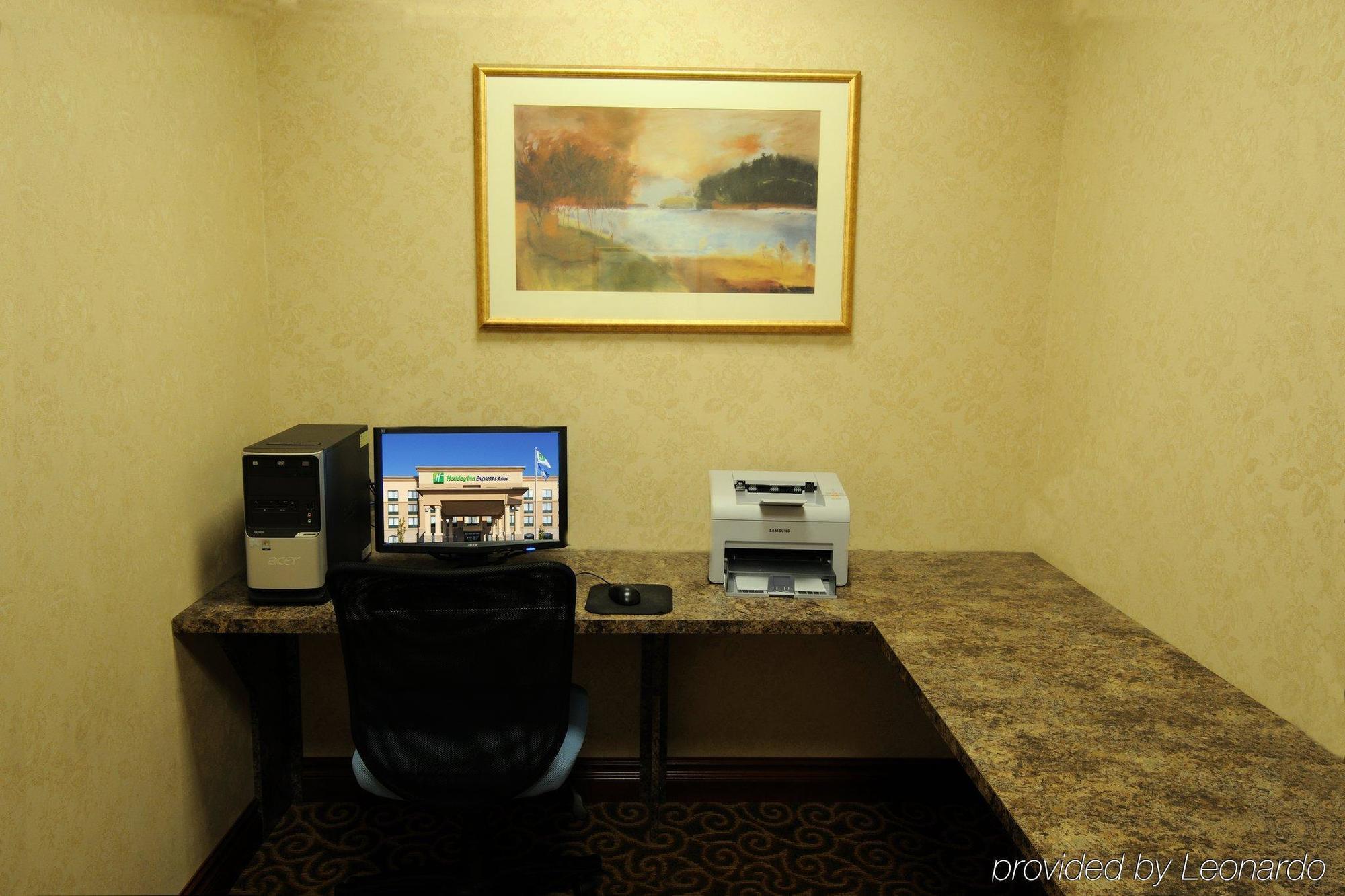 Holiday Inn Express & Suites - Belleville, An Ihg Hotel Einrichtungen foto