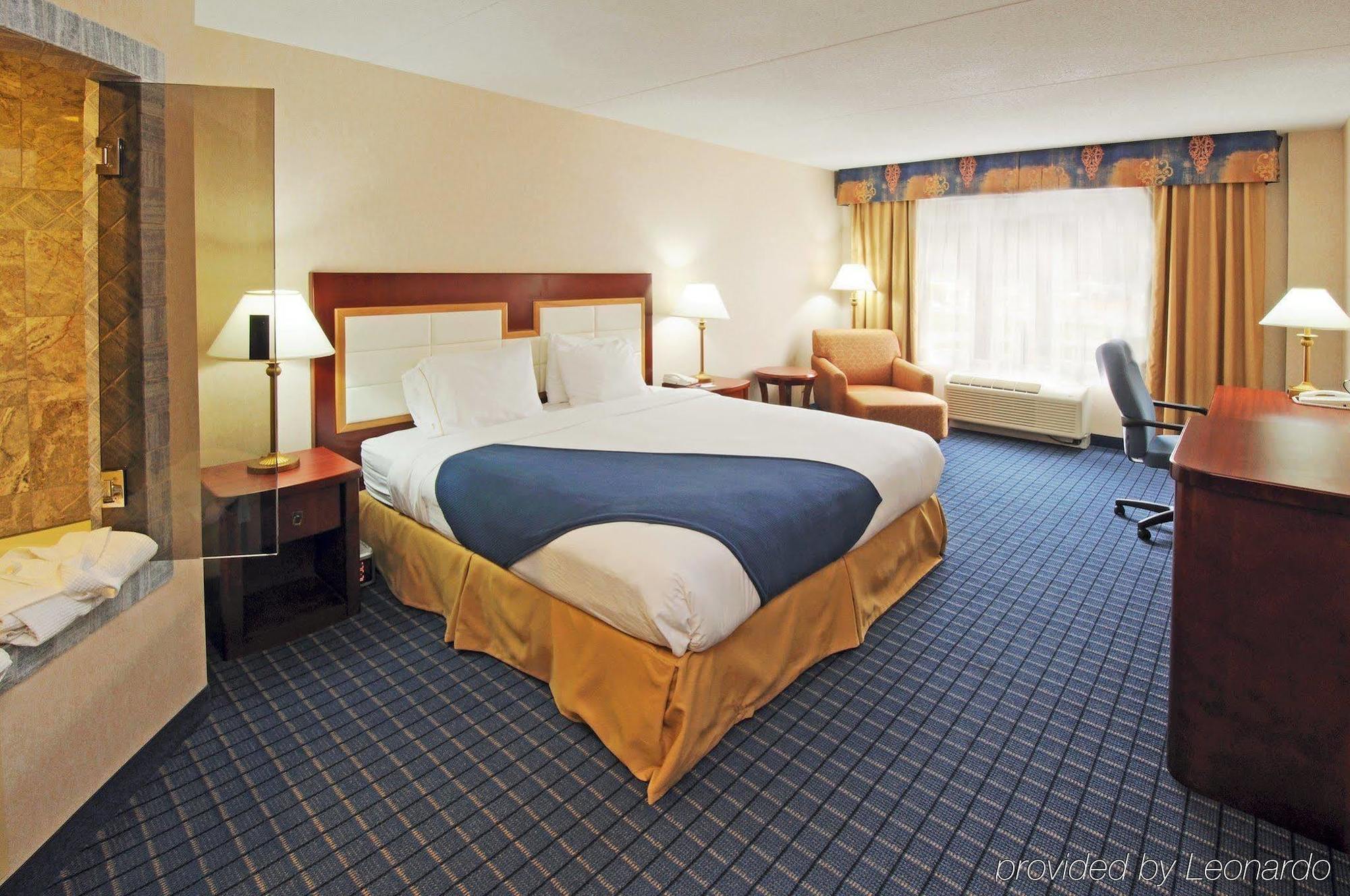 Holiday Inn Express & Suites - Belleville, An Ihg Hotel Zimmer foto