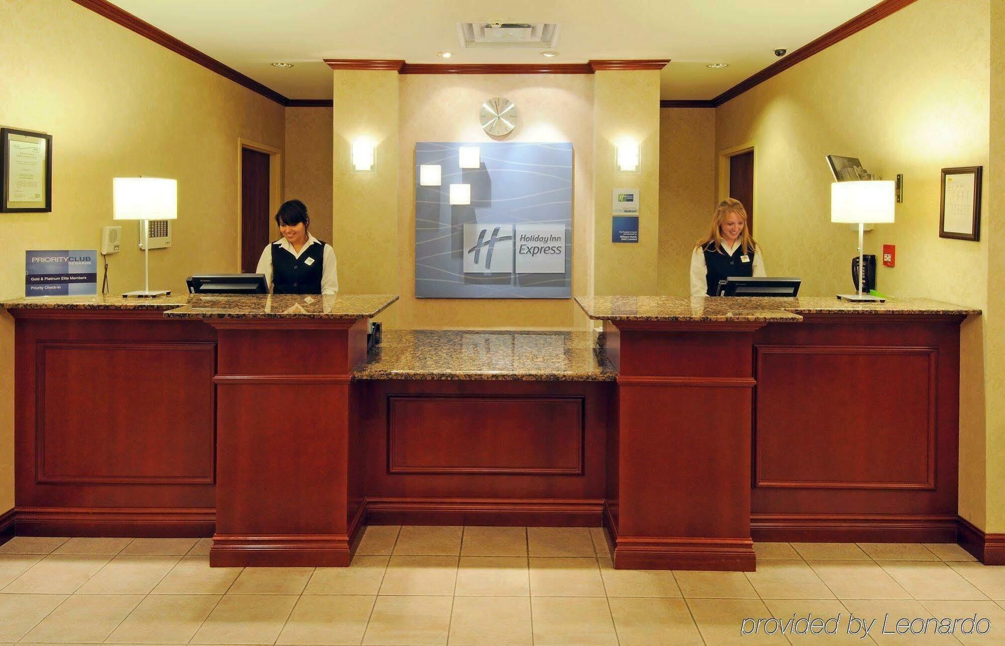 Holiday Inn Express & Suites - Belleville, An Ihg Hotel Interior foto